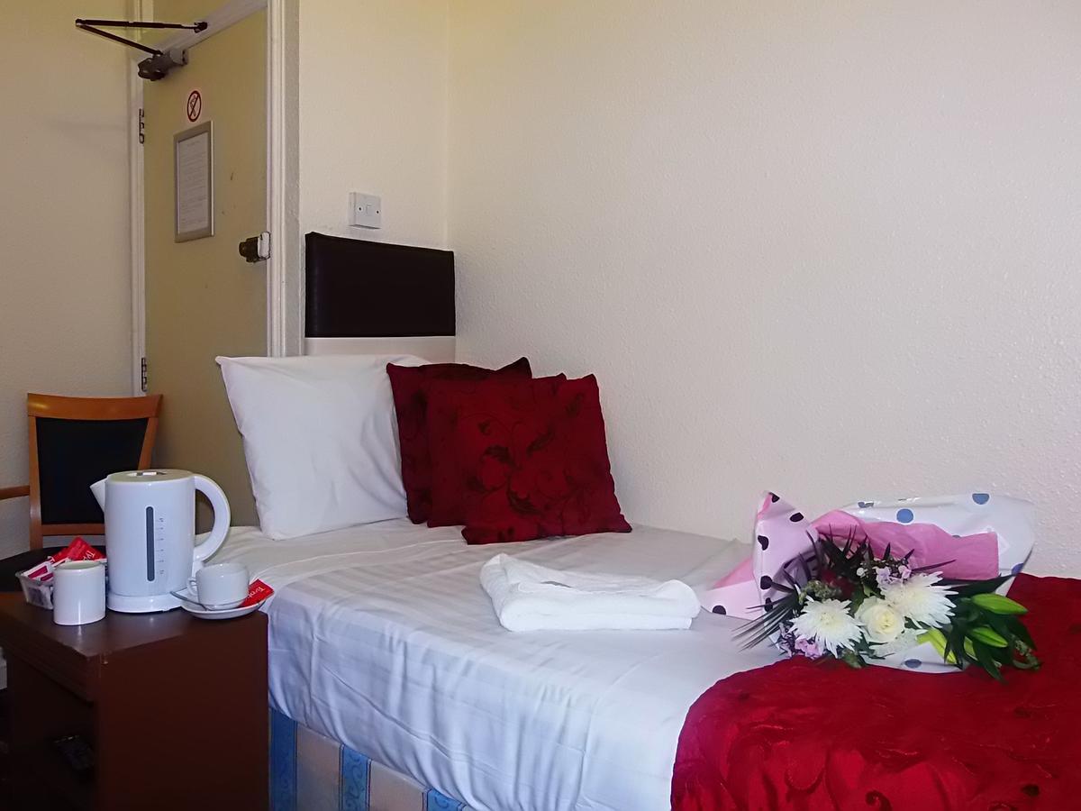 Victoria Station Hotel London Bagian luar foto
