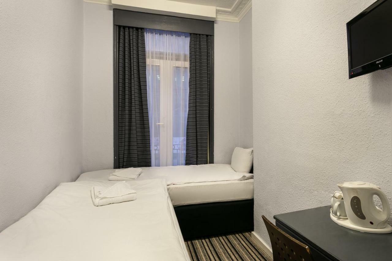 Victoria Station Hotel London Bagian luar foto
