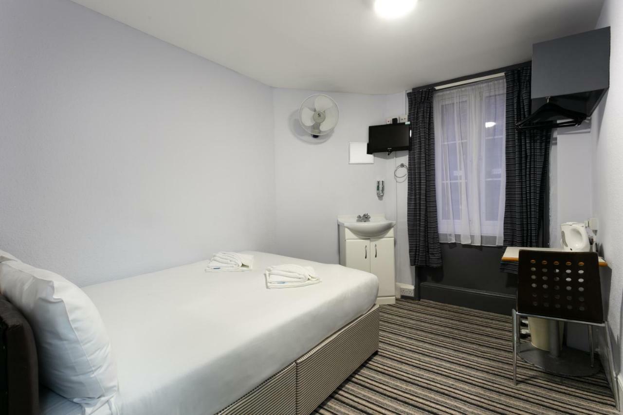 Victoria Station Hotel London Bagian luar foto