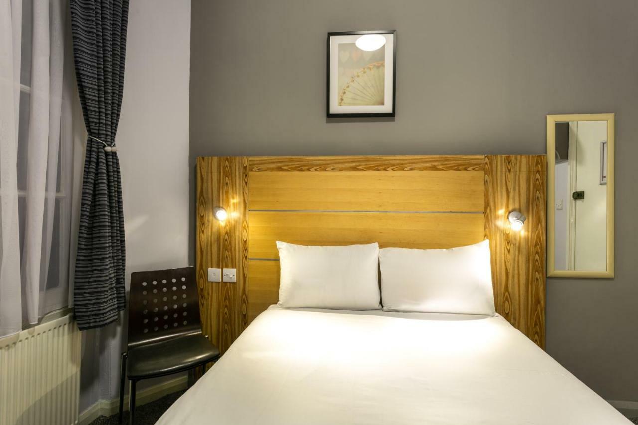 Victoria Station Hotel London Bagian luar foto