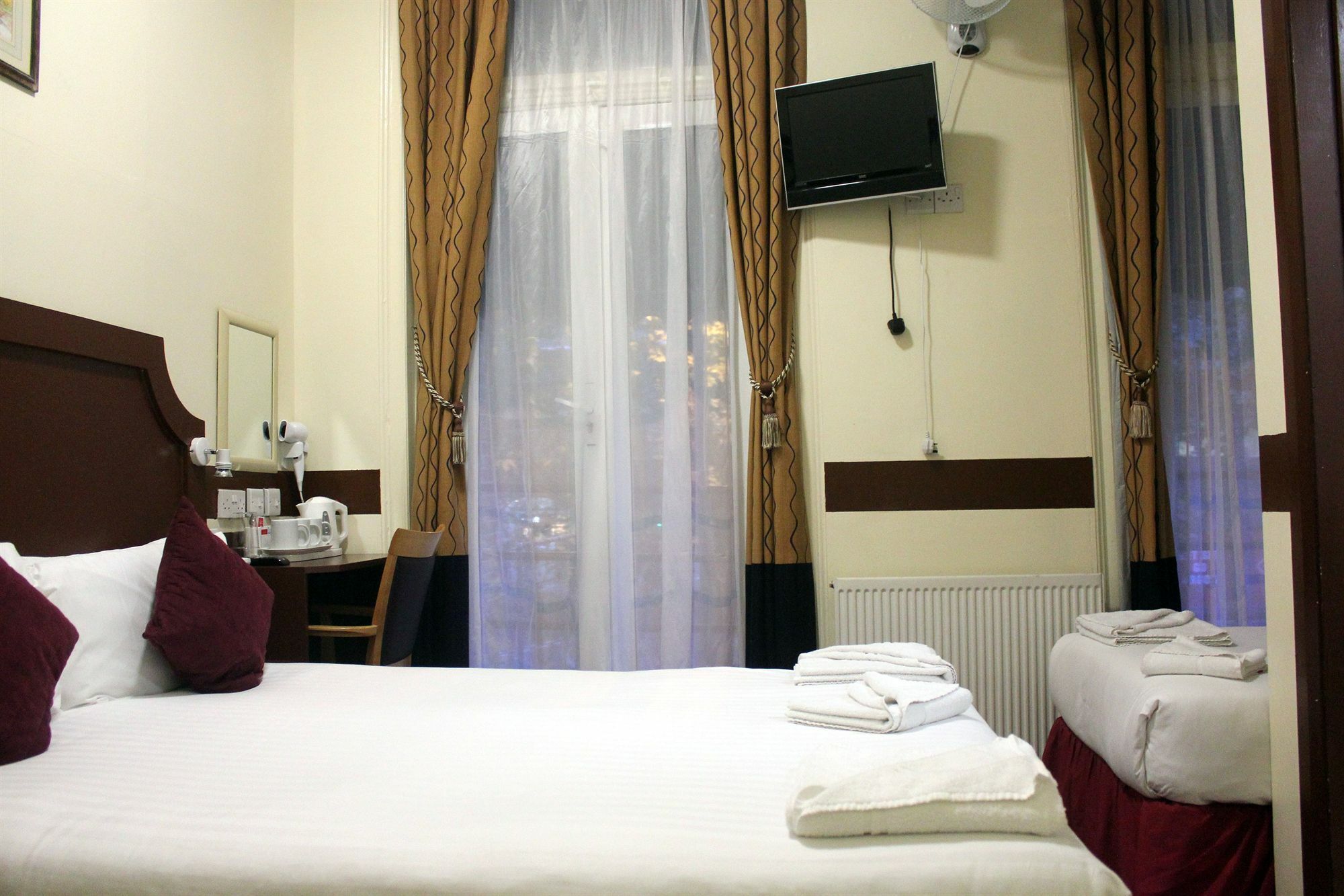Victoria Station Hotel London Bagian luar foto